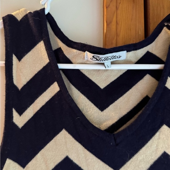 Chevron Pattern Sleeveless Dress - Picture 2 of 3